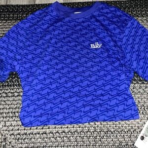 Women’s Nike cropped oversized tshirt